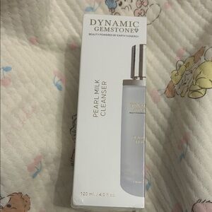 Dynamic Gemstone Pearl Milk Cleanser - White Bottle